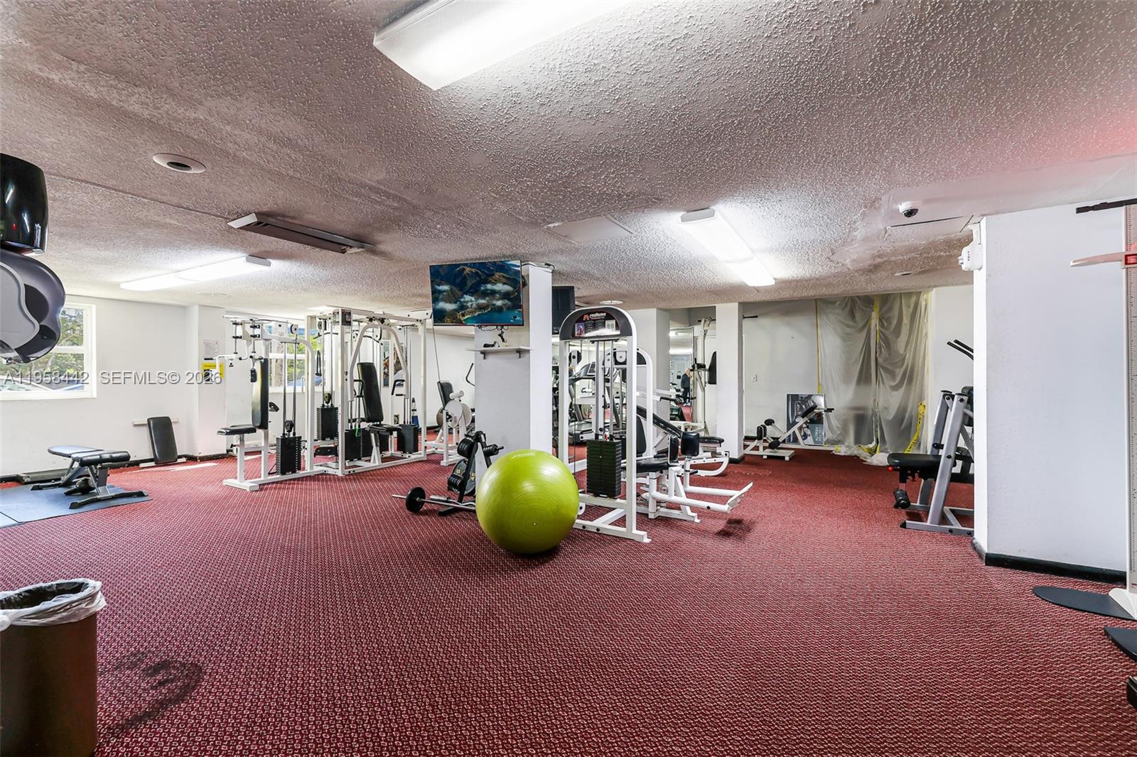 WINSTON TOWER 300 CONDO - Residential