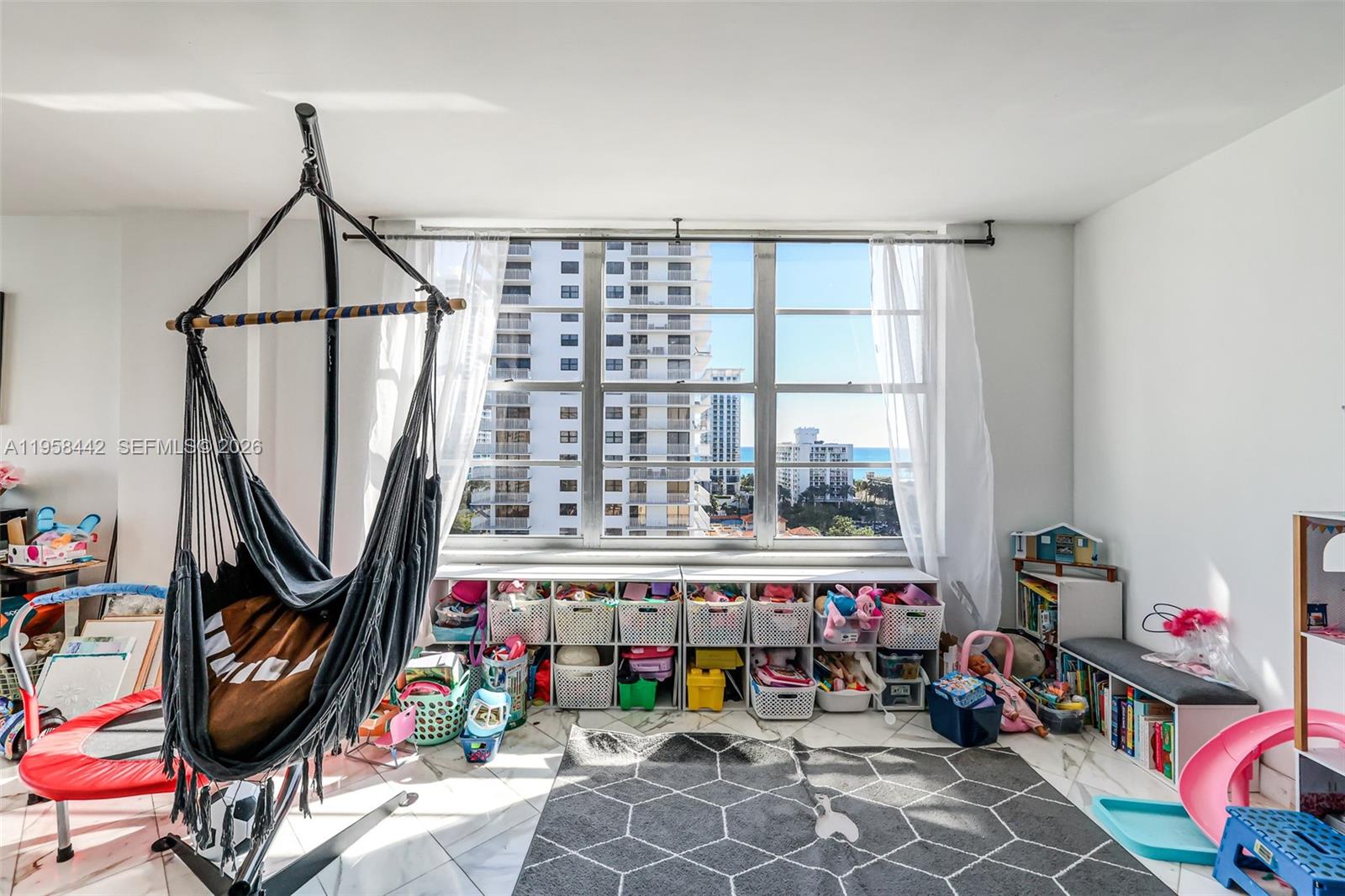 WINSTON TOWER 300 CONDO - Residential