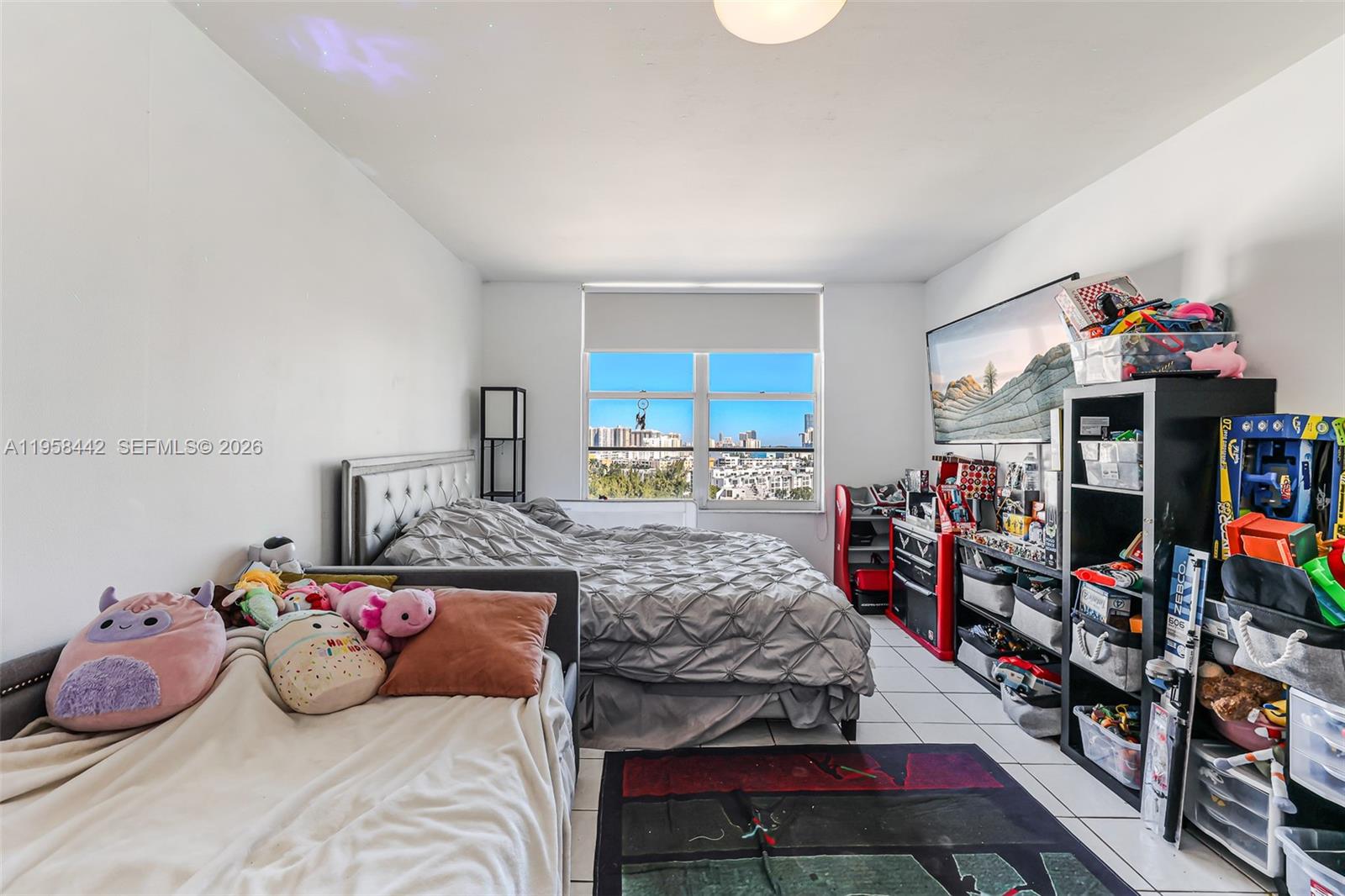 WINSTON TOWER 300 CONDO - Residential