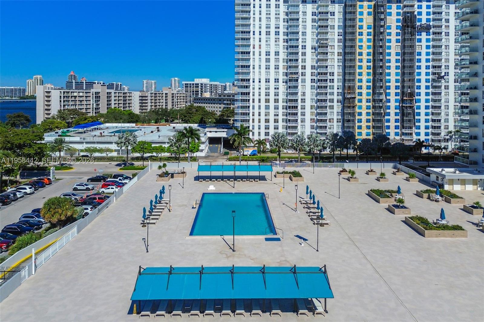 WINSTON TOWER 300 CONDO - Residential