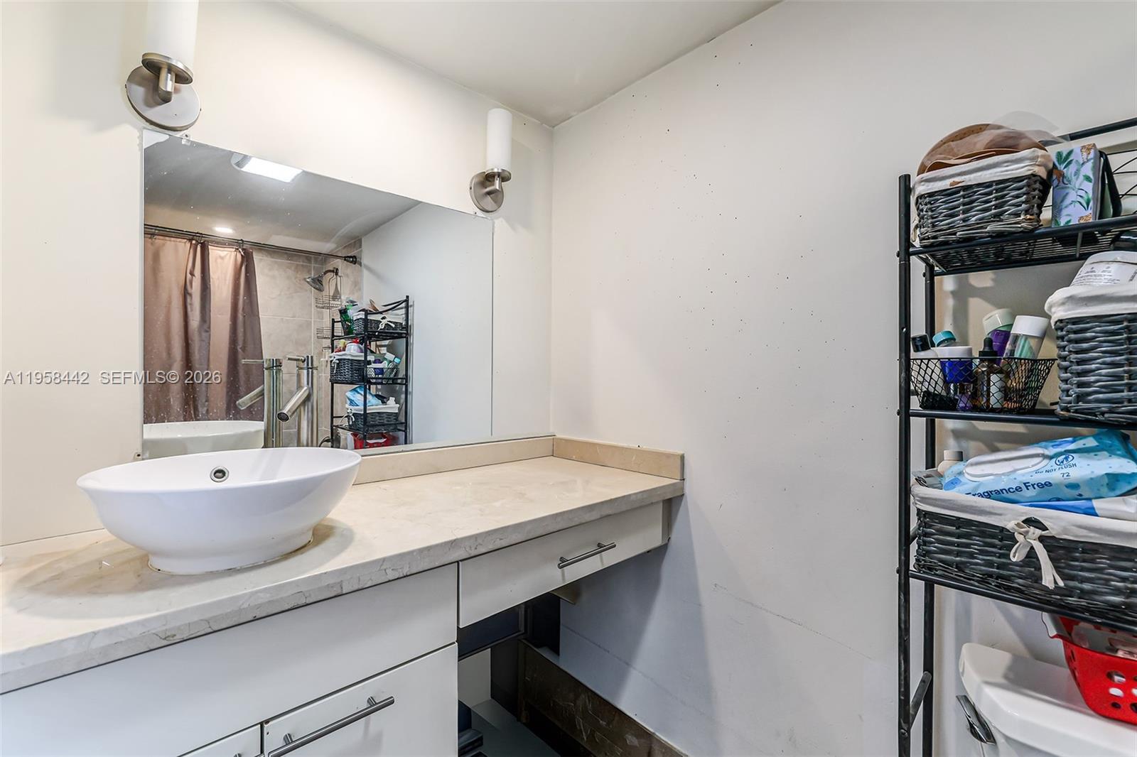 WINSTON TOWER 300 CONDO - Residential