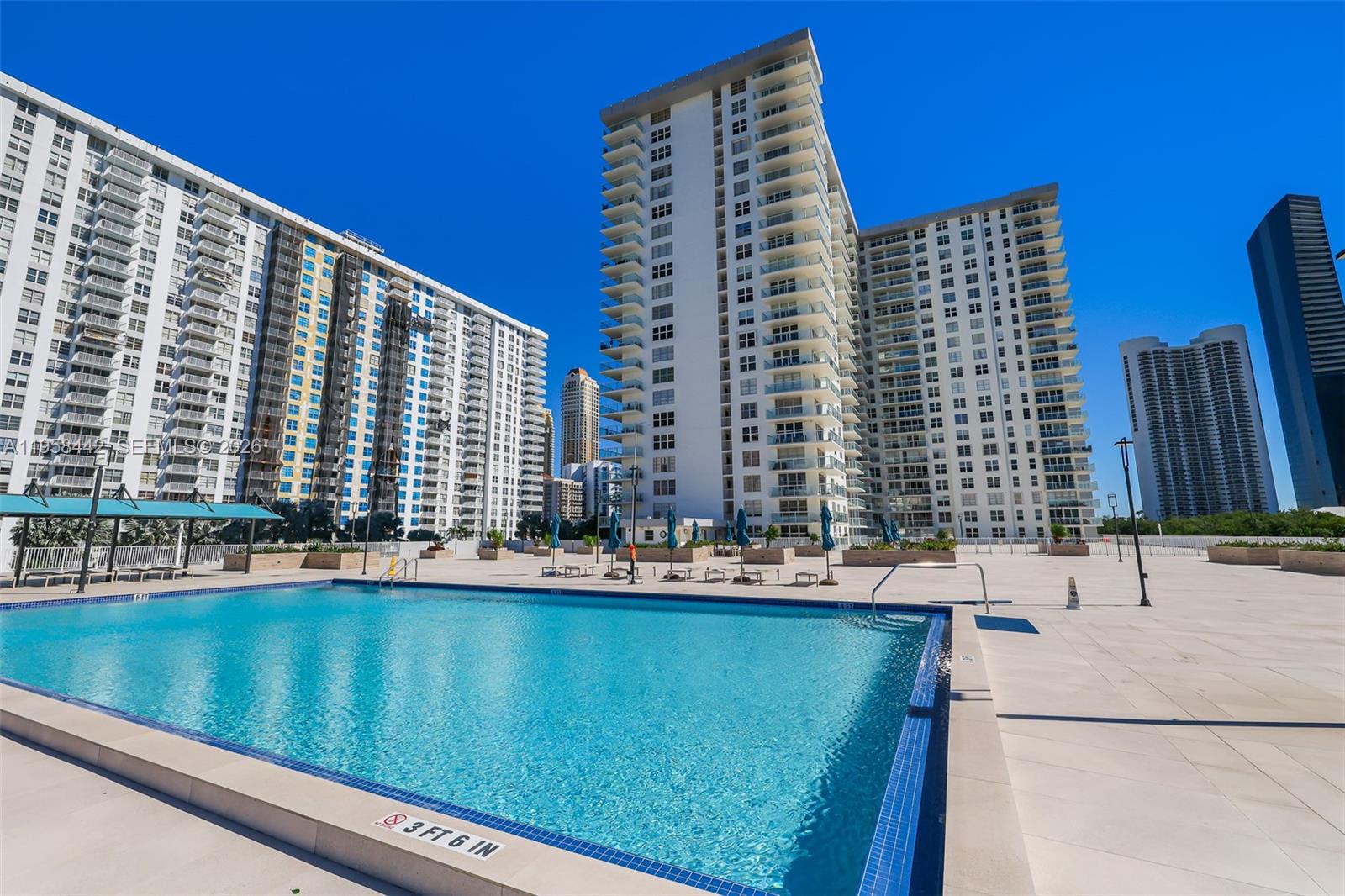 WINSTON TOWER 300 CONDO - Residential