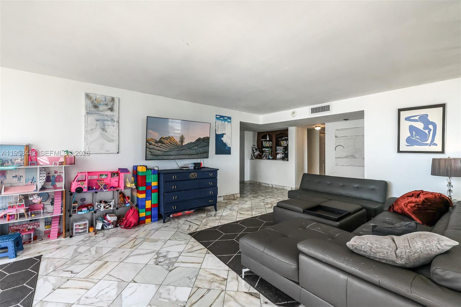 WINSTON TOWER 300 CONDO - Residential