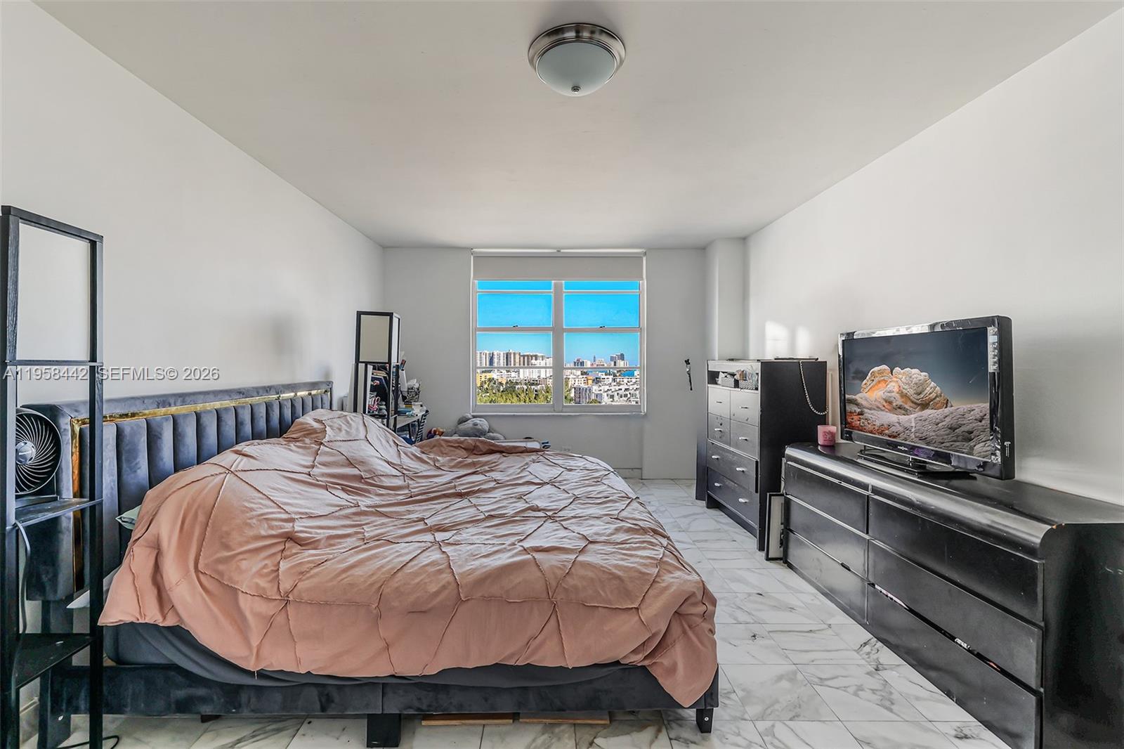 WINSTON TOWER 300 CONDO - Residential