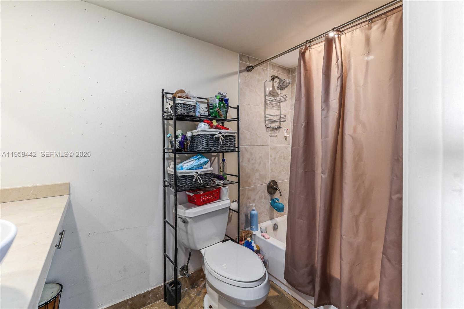 WINSTON TOWER 300 CONDO - Residential