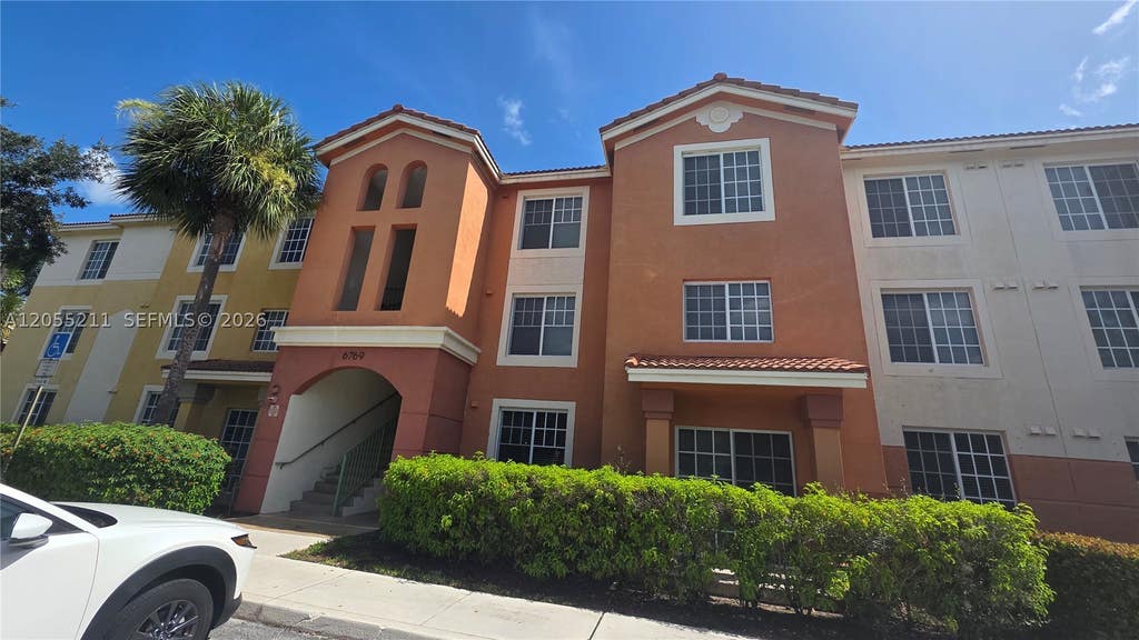 Photo of 6769 Heritage Grande #2201, Boynton Beach, FL 33437 (MLS # A12055211)
