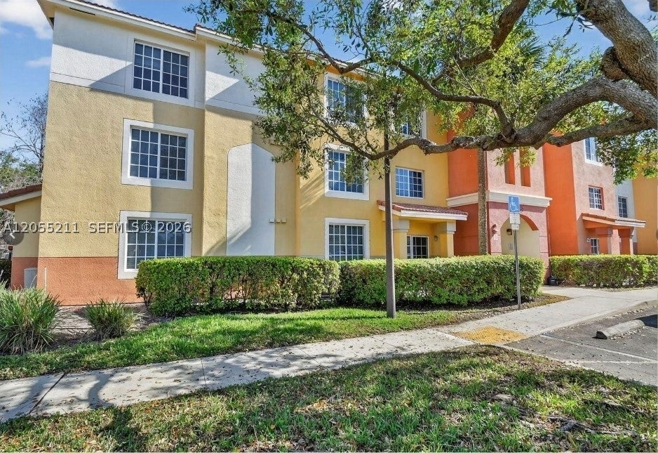 Photo of 6769 Heritage Grande #2201, Boynton Beach, FL 33437 (MLS # A12055211)