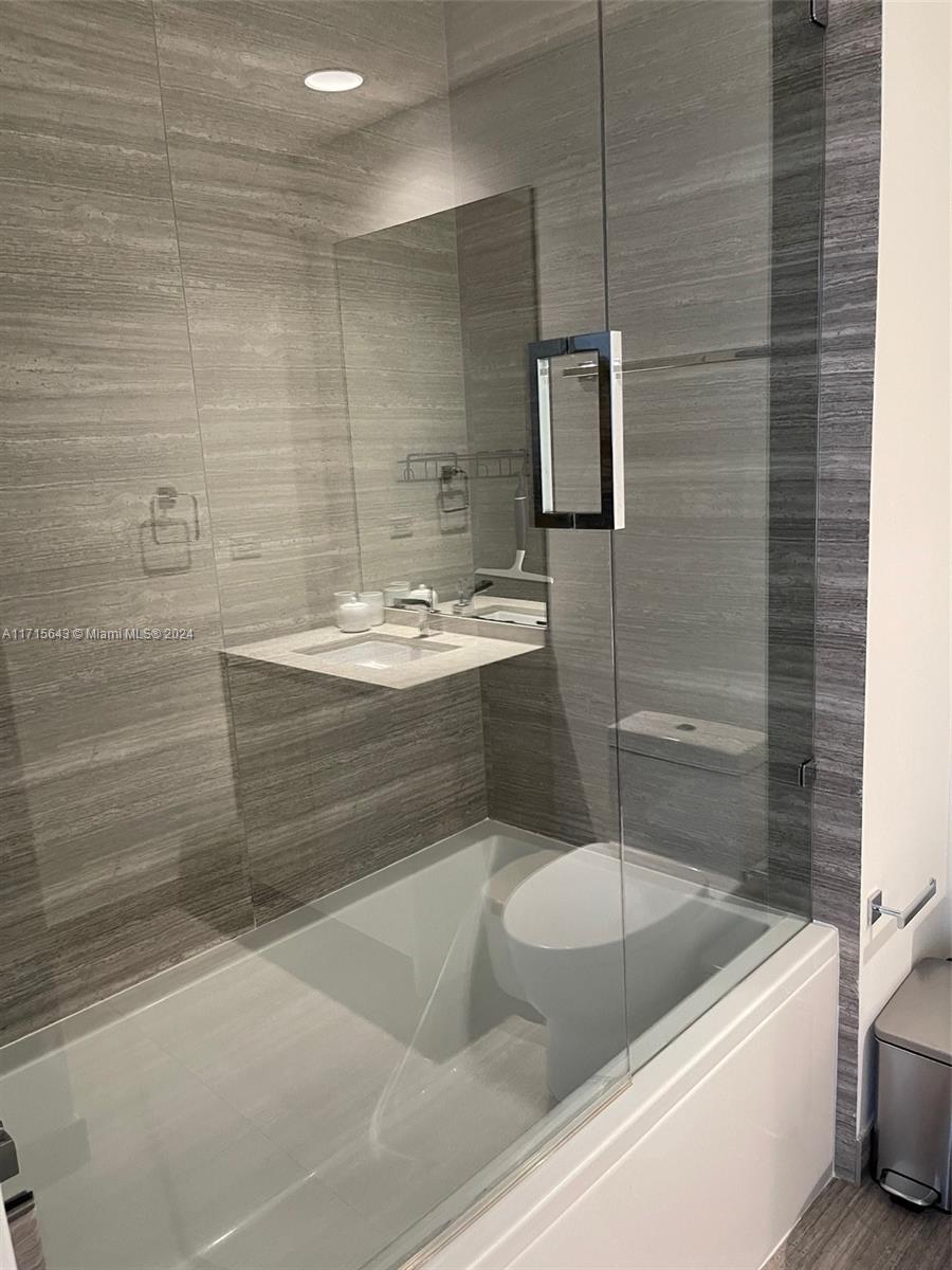 1010 BRICKELL CONDO - Residential Lease