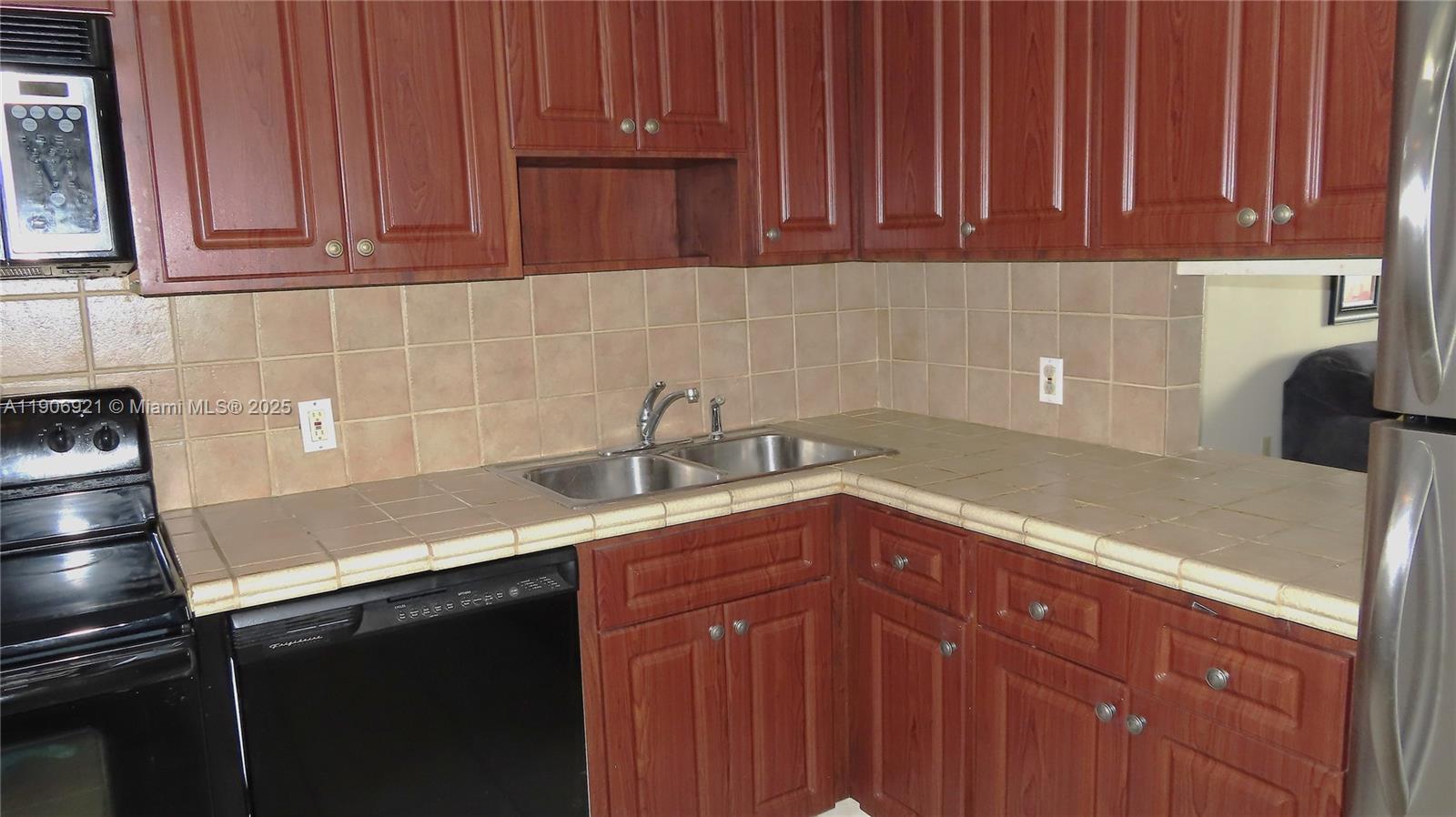 ARLEN BEACH CONDO - Residential Lease