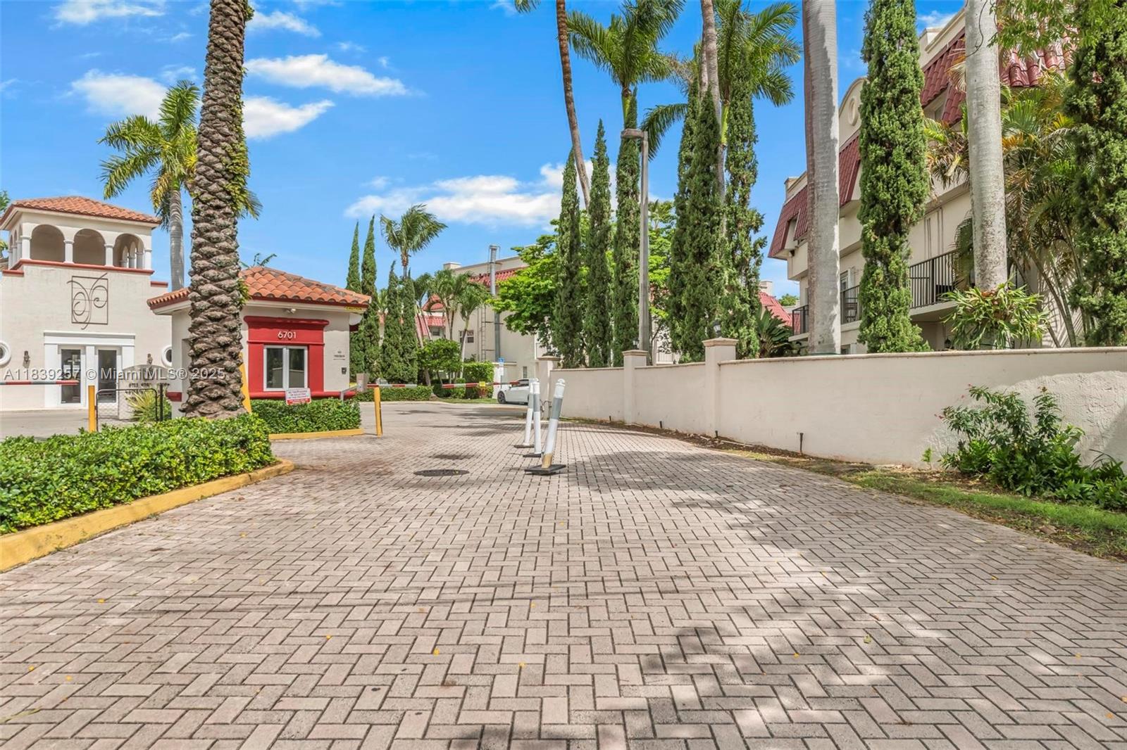 6709 N Kendall Dr 229, Pinecrest, FL, 33156/$355,000 2 6709 N Kendall Dr 229
