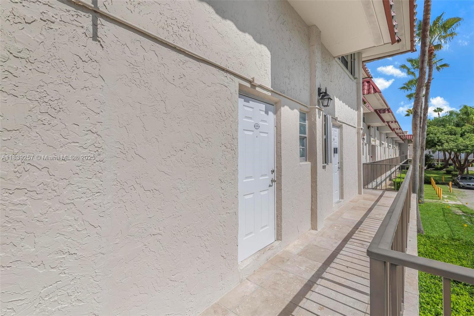 6709 N Kendall Dr 229, Pinecrest, FL, 33156/$355,000 4 6709 N Kendall Dr 229