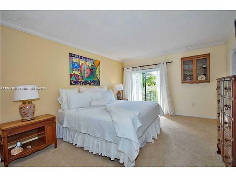 HARBOUR CLUB VILLAS CONDO - Residential Lease