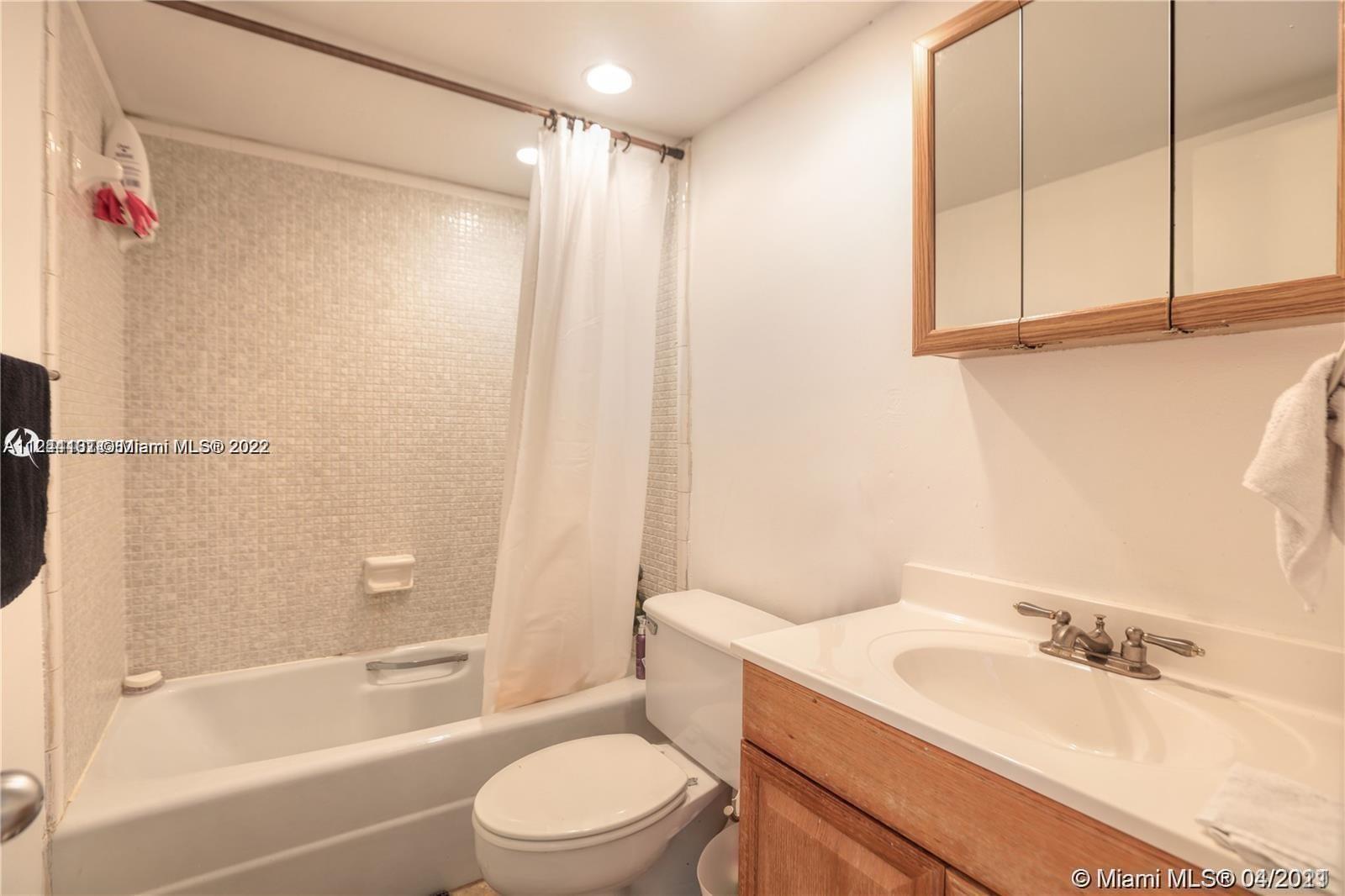HARBOUR CLUB VILLAS CONDO - Residential Lease