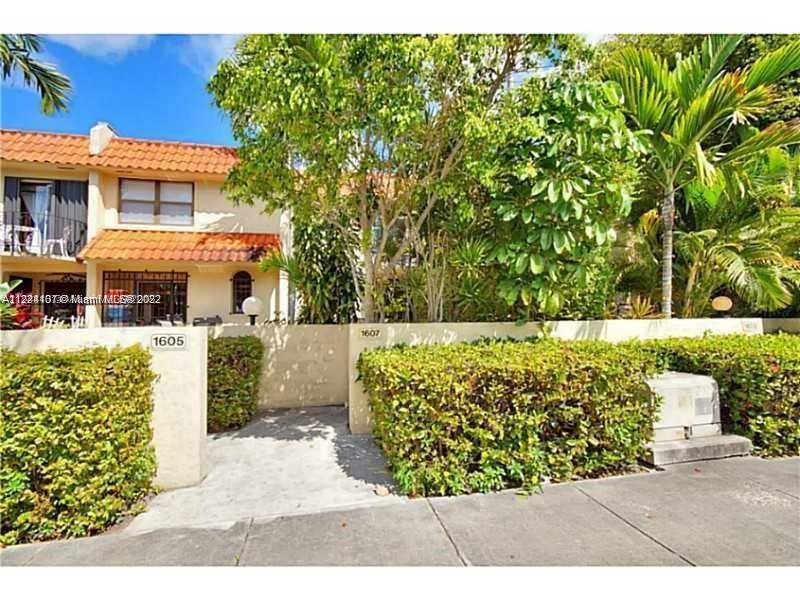 HARBOUR CLUB VILLAS CONDO - Residential Lease