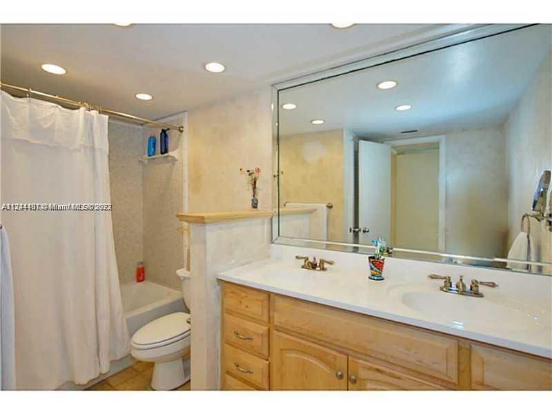 HARBOUR CLUB VILLAS CONDO - Residential Lease