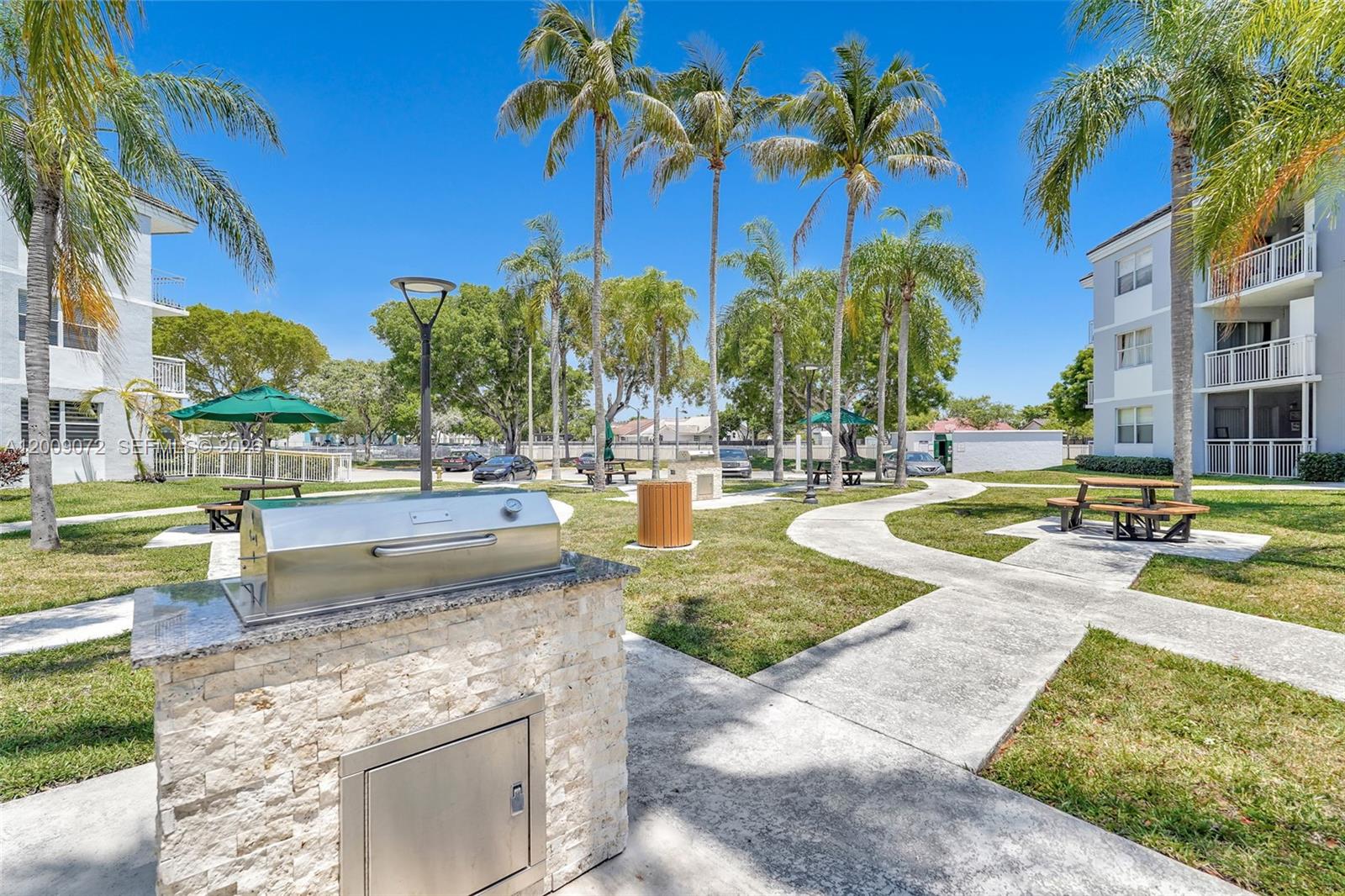 LE CLUB AT OLD CUTLER CON - Residential