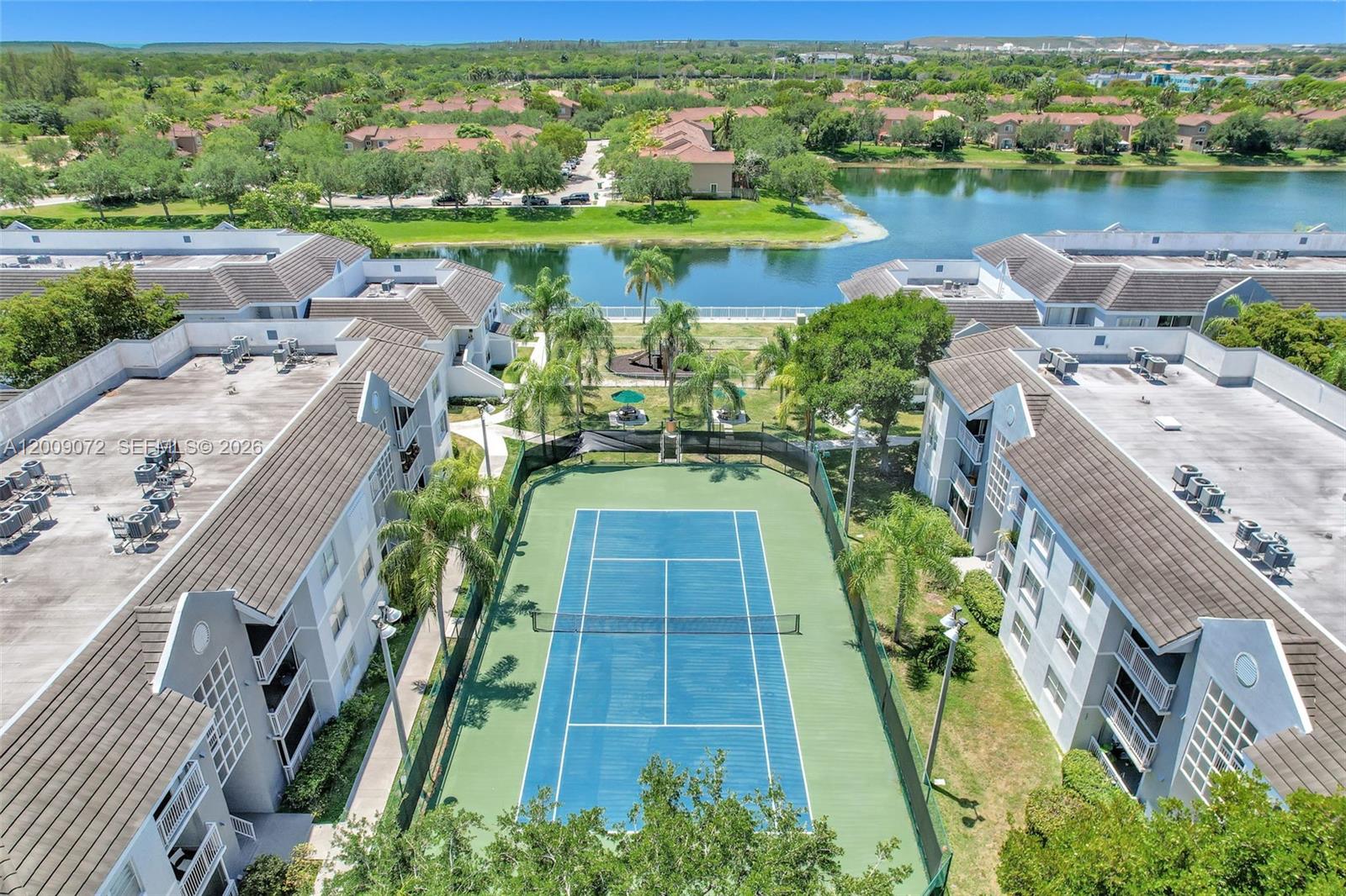 LE CLUB AT OLD CUTLER CON - Residential