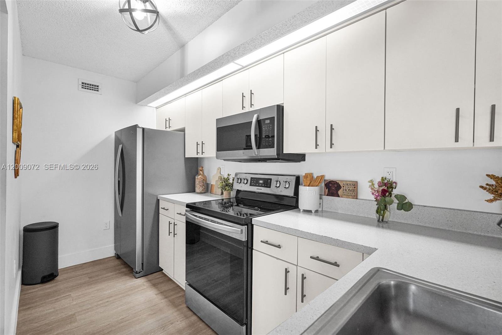 LE CLUB AT OLD CUTLER CON - Residential