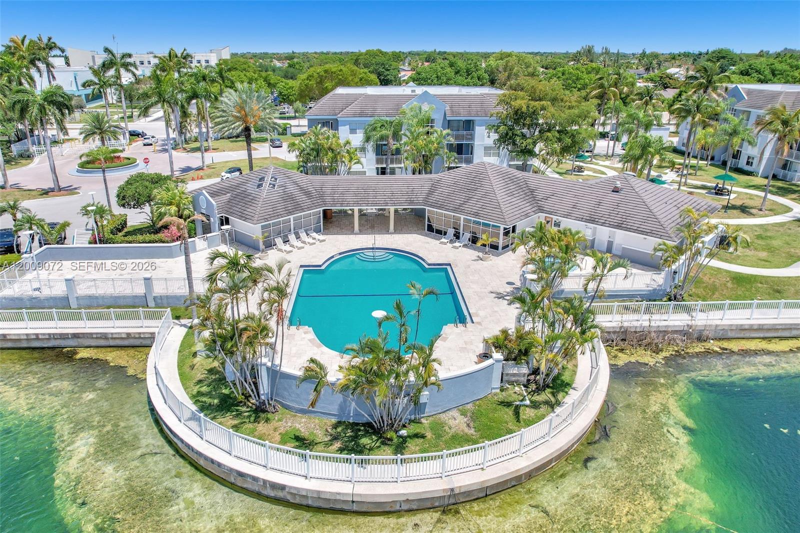 LE CLUB AT OLD CUTLER CON - Residential
