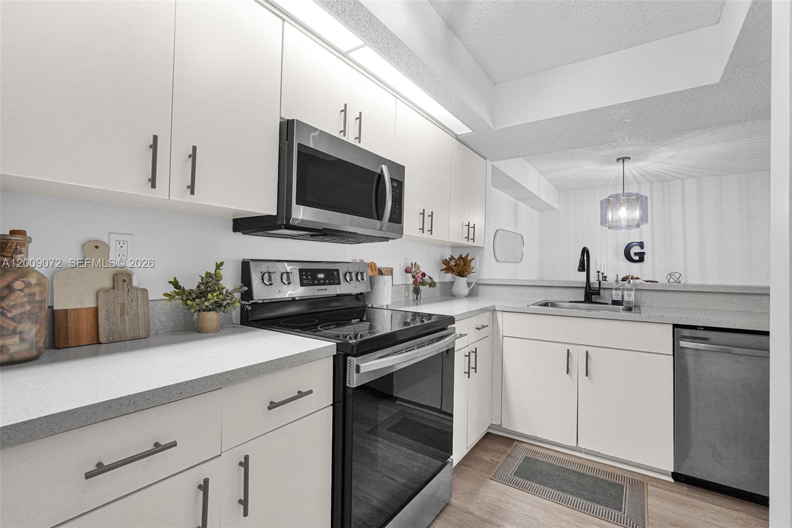 LE CLUB AT OLD CUTLER CON - Residential