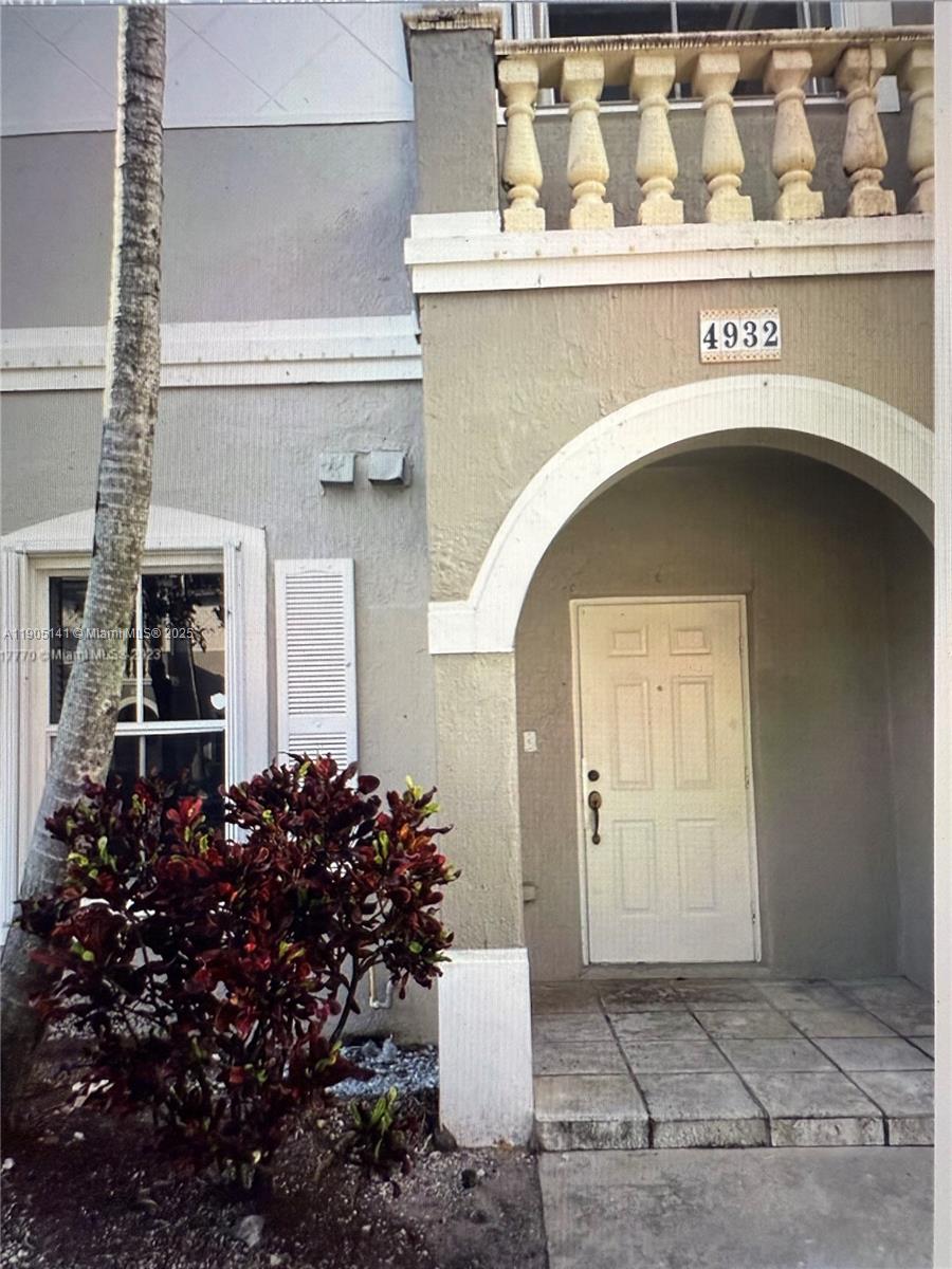 LAS TERRAZAS AT VIZCAYA - Residential Lease