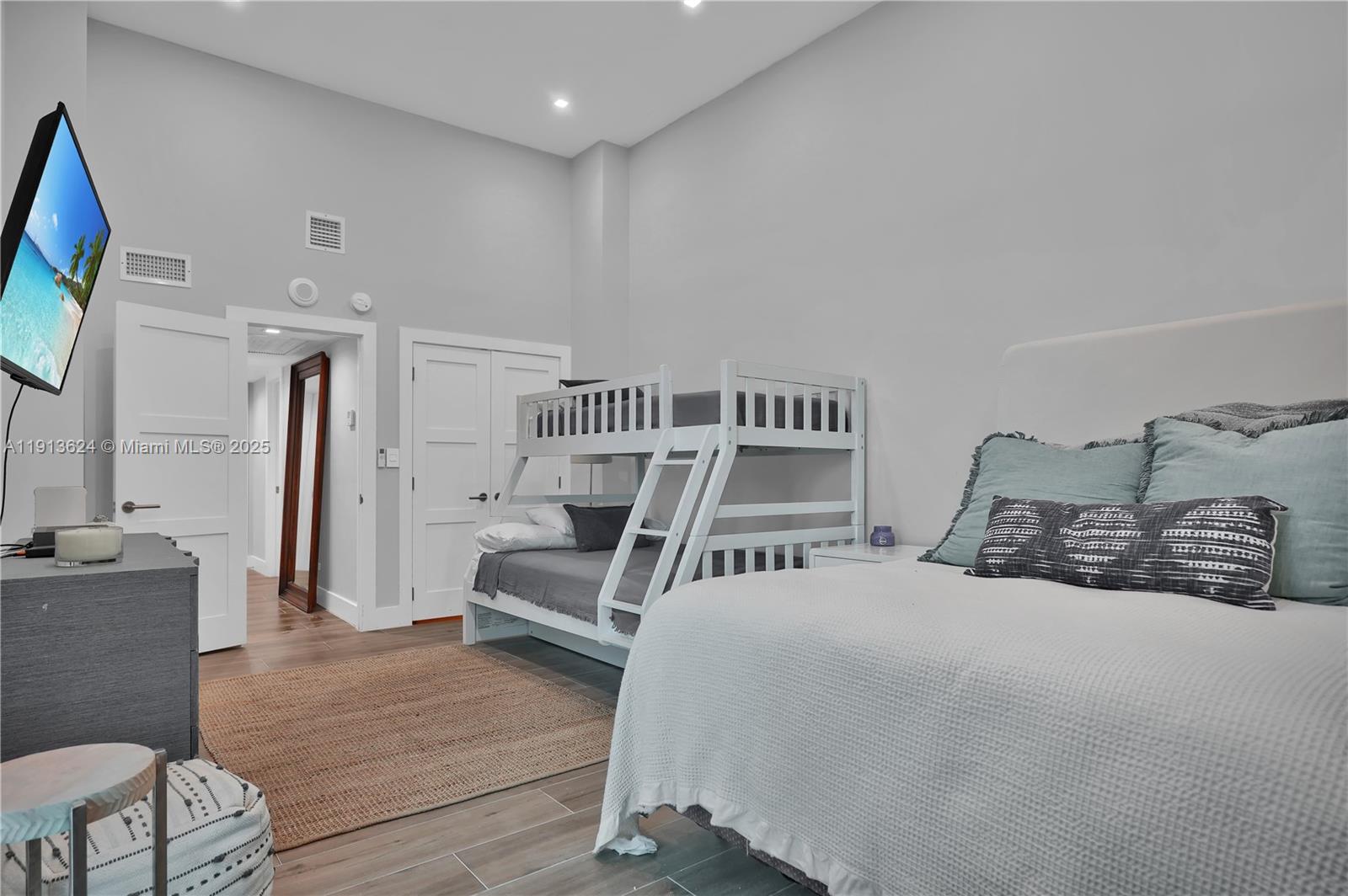 OCEANSIDE PLAZA CONDO - Residential Lease