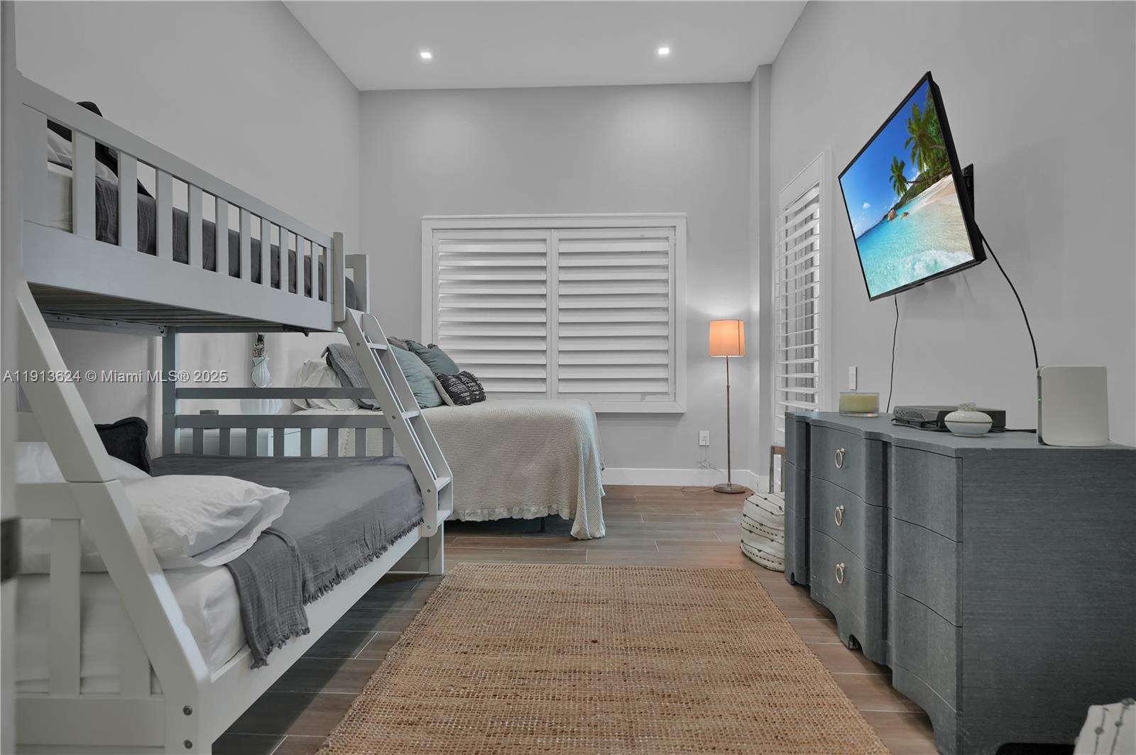 OCEANSIDE PLAZA CONDO - Residential Lease