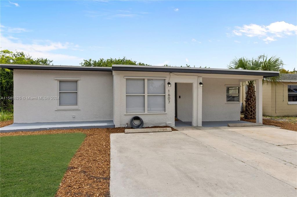 Photo of 1607 Valencia Ave, Fort Pierce, FL 34946 (MLS # A11585525)