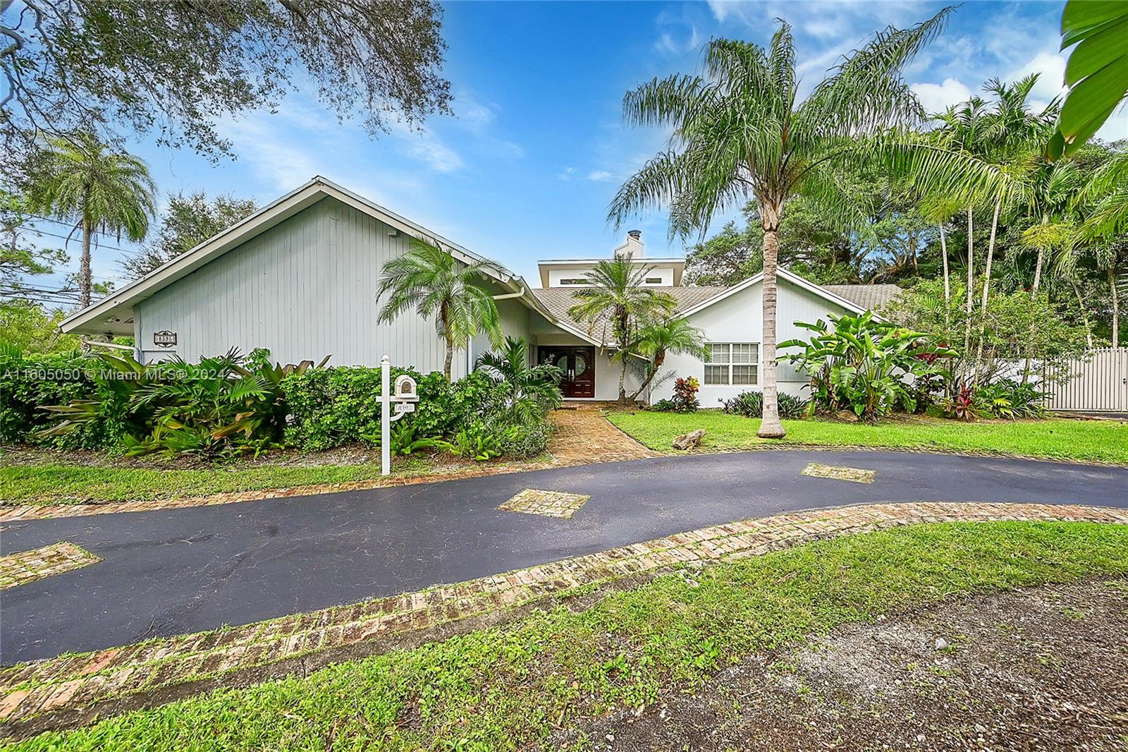 Rental Property at 8395 Sw 96th St, Miami, Broward County, Florida - Bedrooms: 3 
Bathrooms: 3  - $11,500 MO.