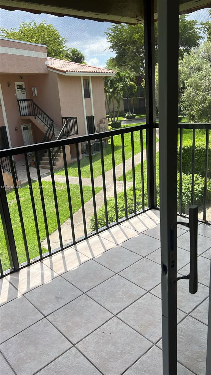 BANYAN TREE FIVE CONDO - Residential