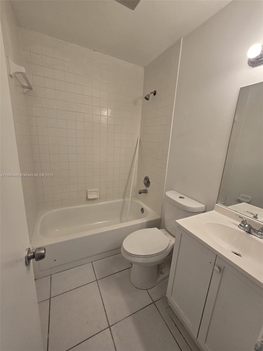 BANYAN TREE FIVE CONDO - Residential