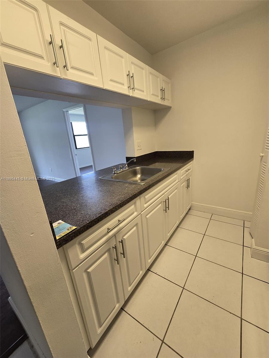 BANYAN TREE FIVE CONDO - Residential