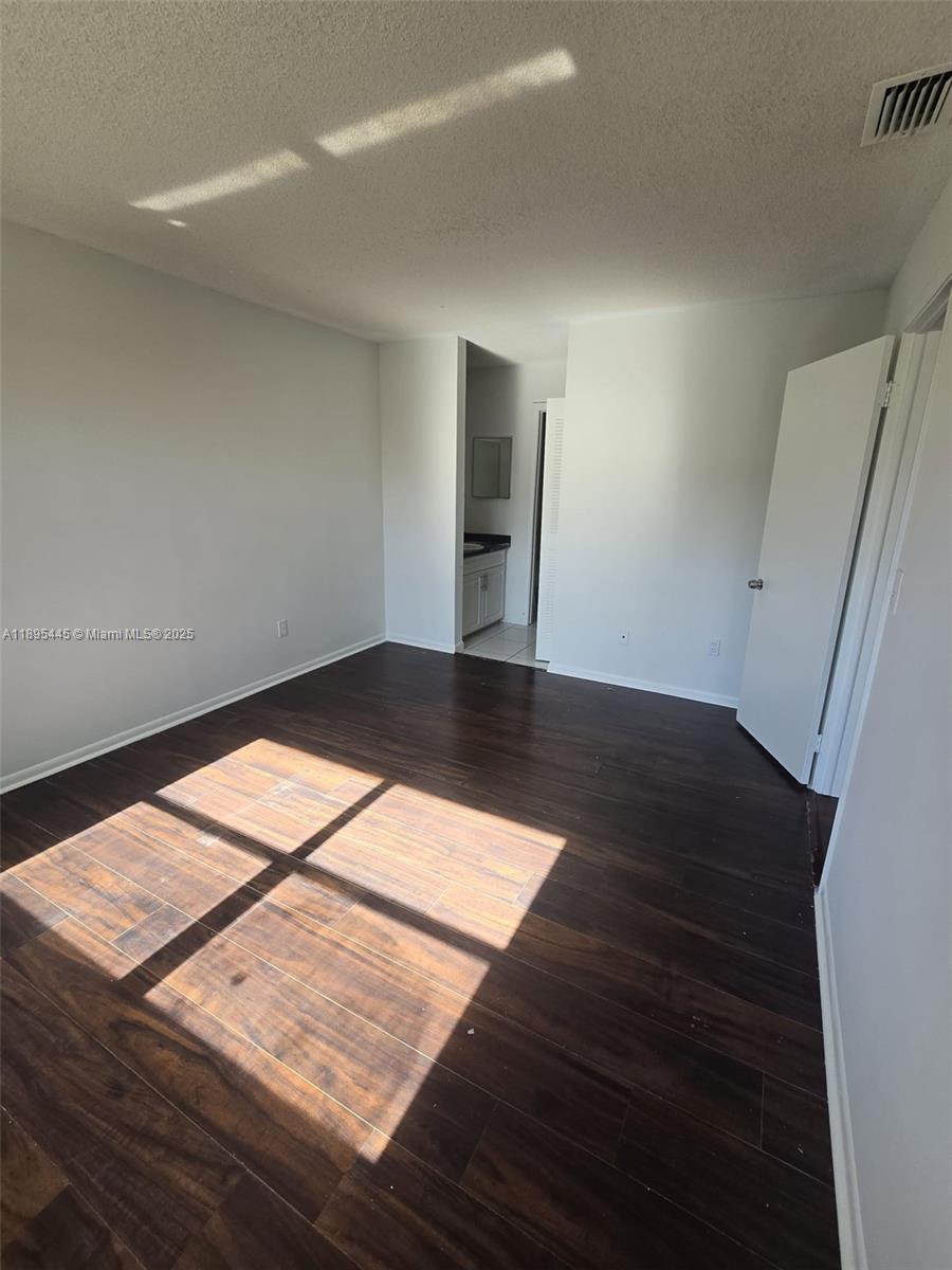 BANYAN TREE FIVE CONDO - Residential