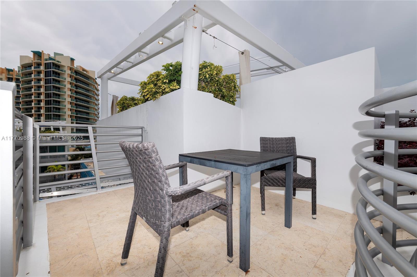 DE SOLEIL S BCH RESIDENTI - Residential