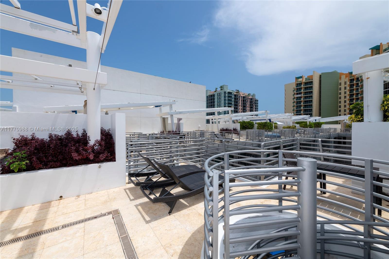 1437 Collins Ave PH26