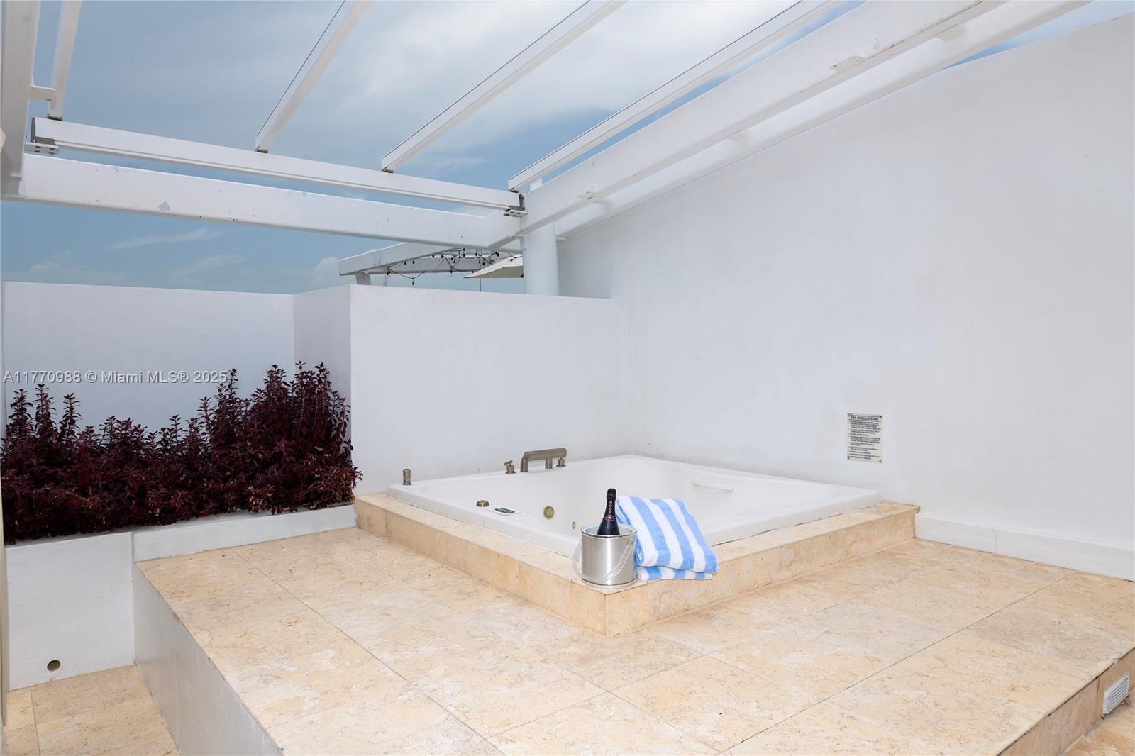 DE SOLEIL S BCH RESIDENTI - Residential
