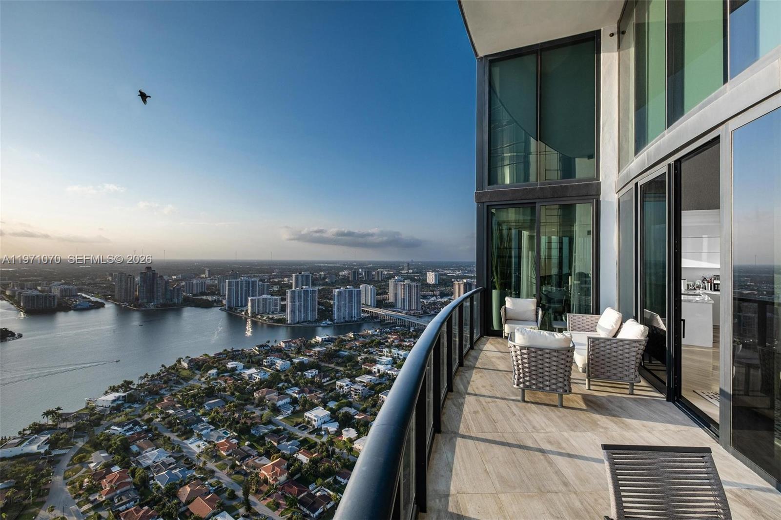 18555 Collins Ave 5003