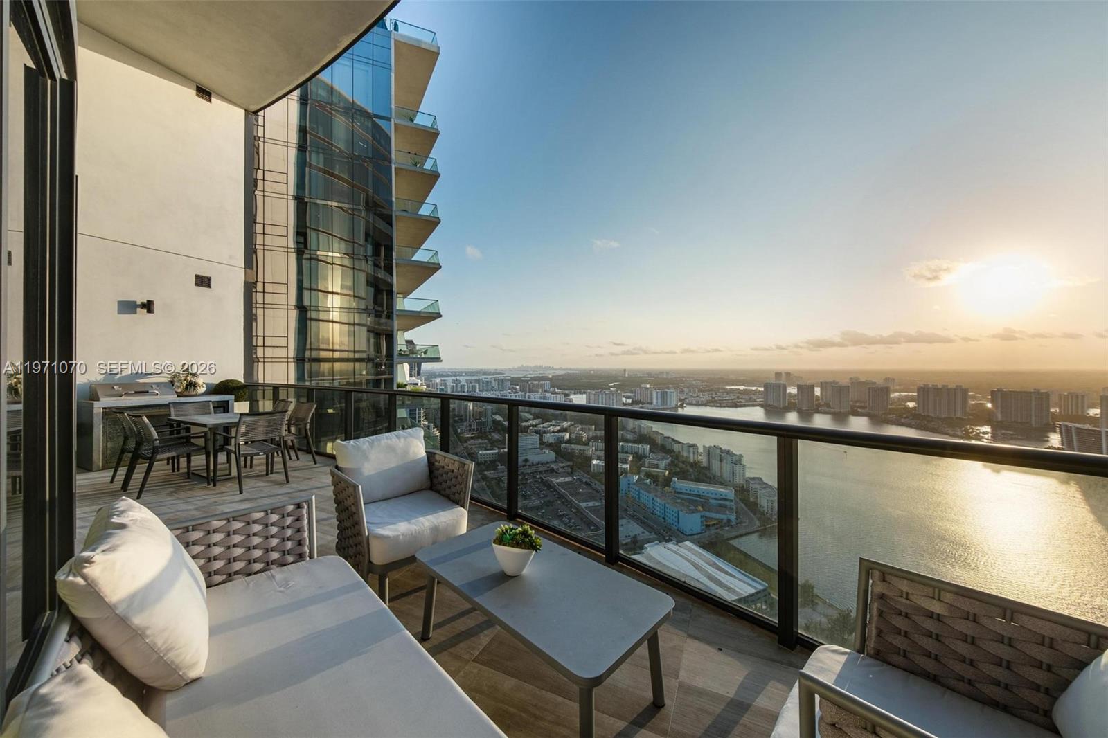 18555 COLLINS AVENUE COND - Residential