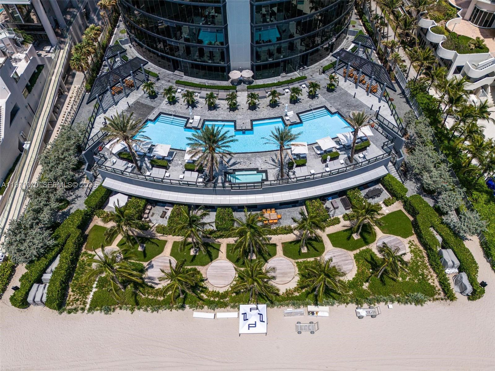 18555 COLLINS AVENUE COND - Residential