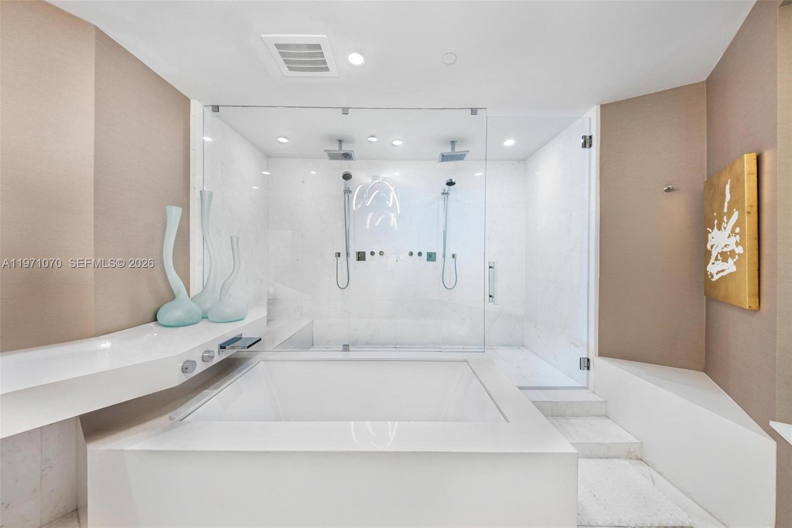 18555 COLLINS AVENUE COND - Residential