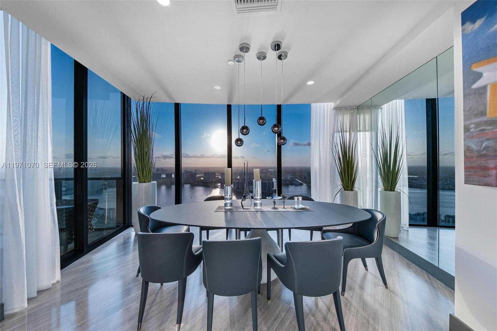 18555 COLLINS AVENUE COND - Residential