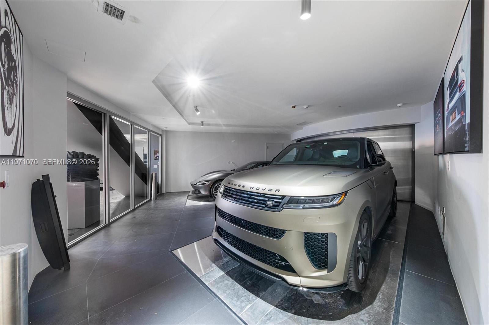 18555 COLLINS AVENUE COND - Residential