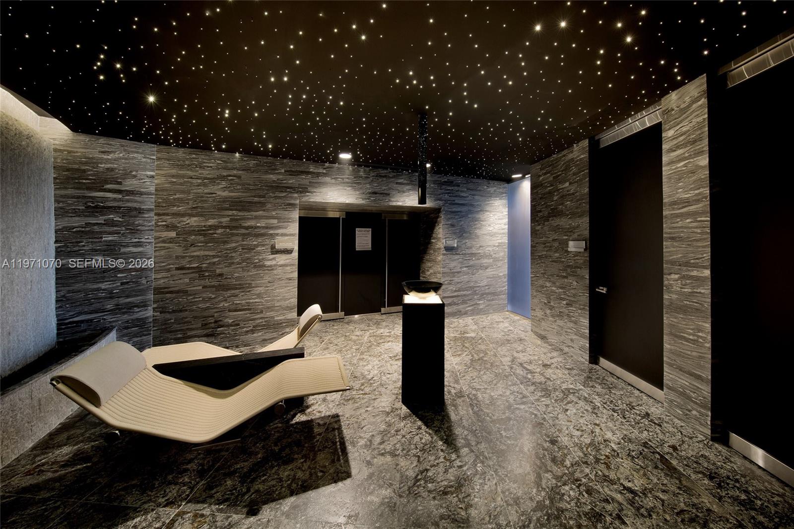 18555 COLLINS AVENUE COND - Residential