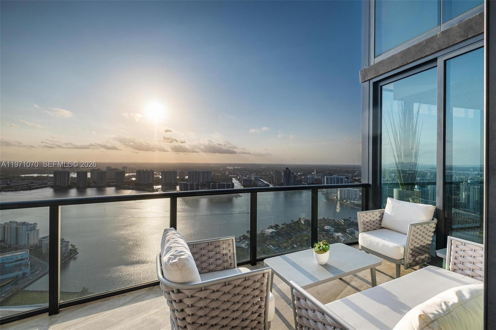 18555 COLLINS AVENUE COND - Residential