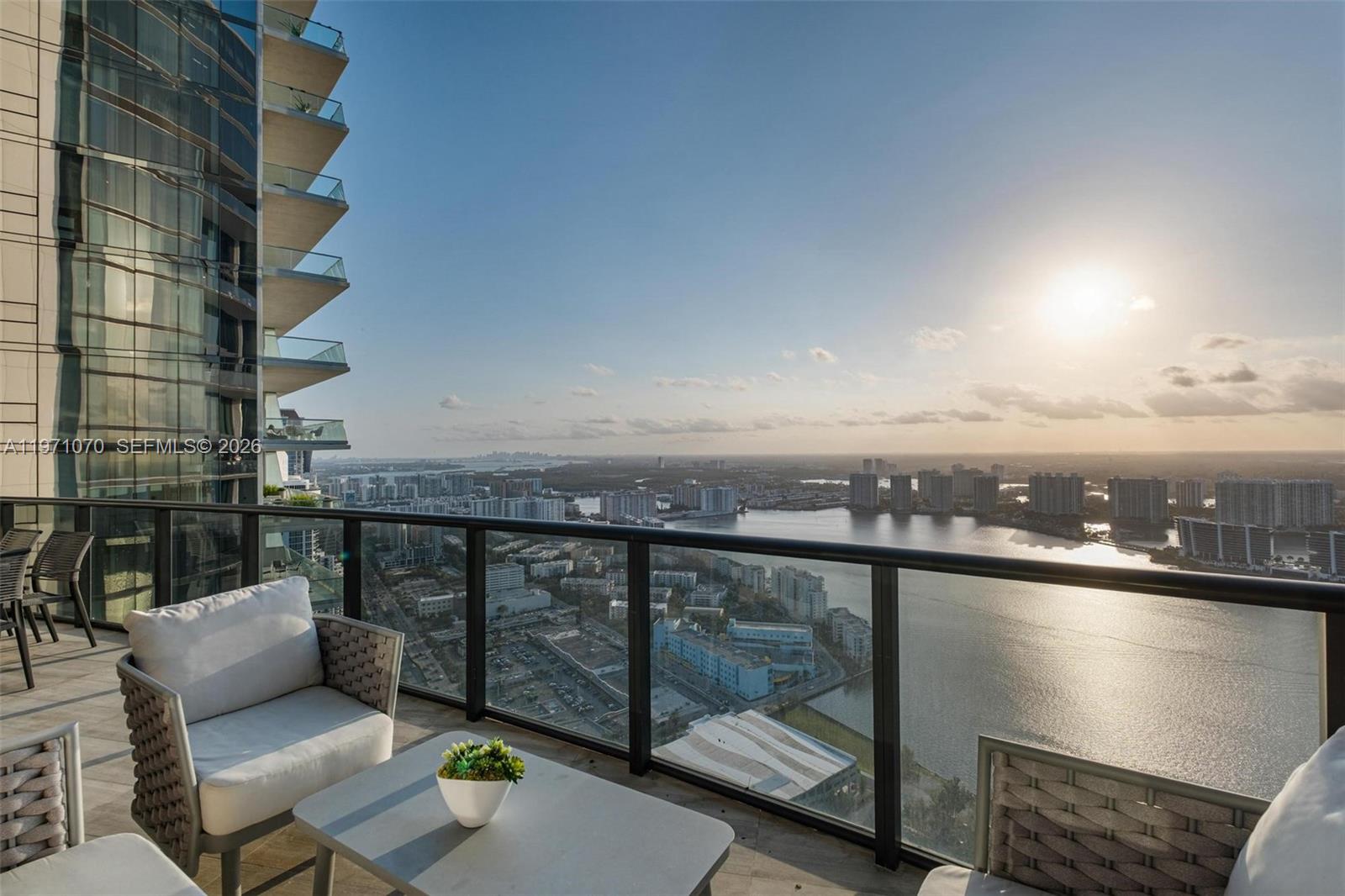 18555 COLLINS AVENUE COND - Residential