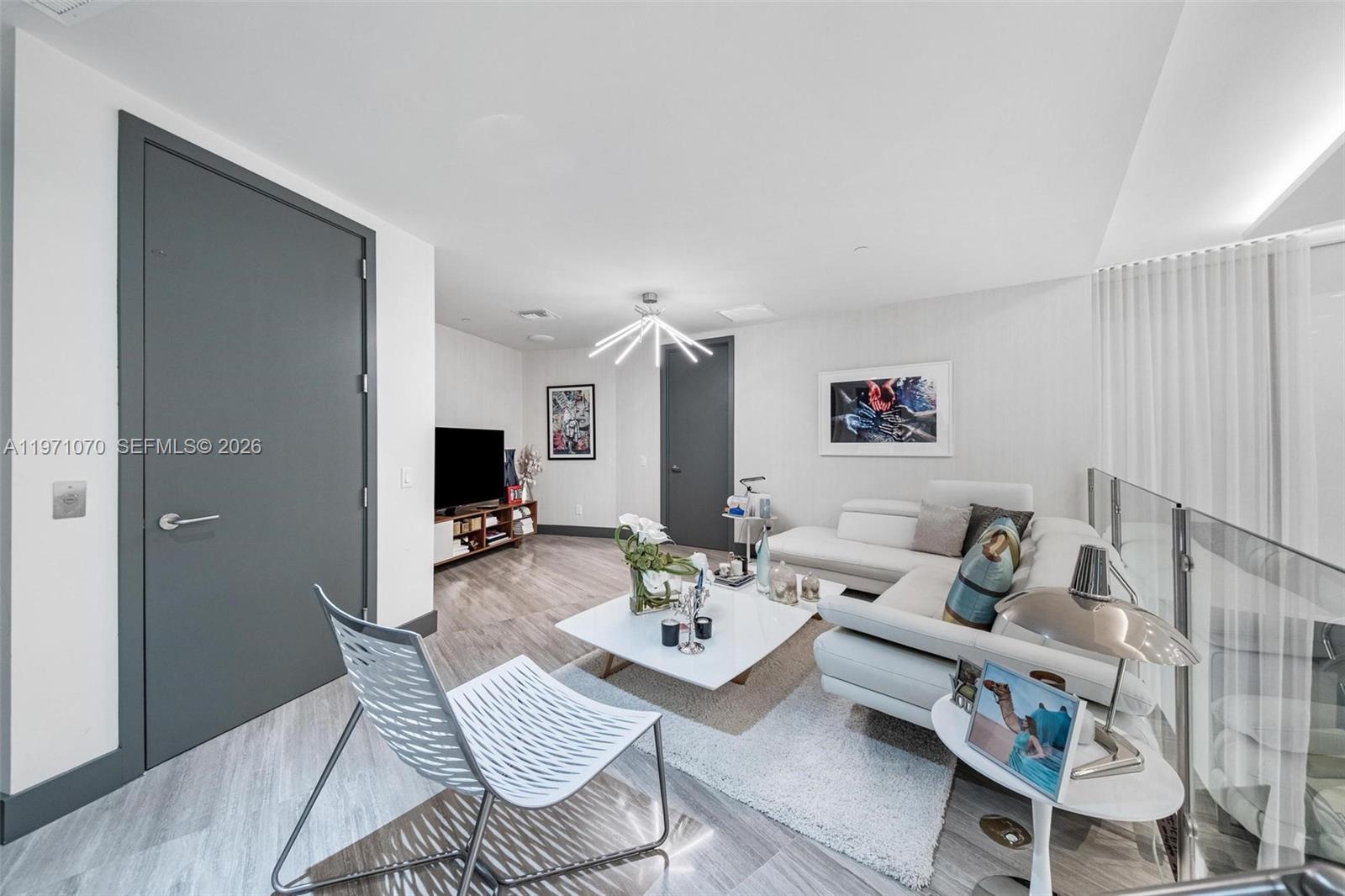 18555 COLLINS AVENUE COND - Residential