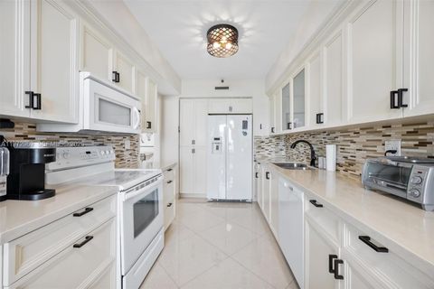 Tiny photo for 19500 Turnberry Way #5F, Aventura, FL 33180 (MLS # A11972969)