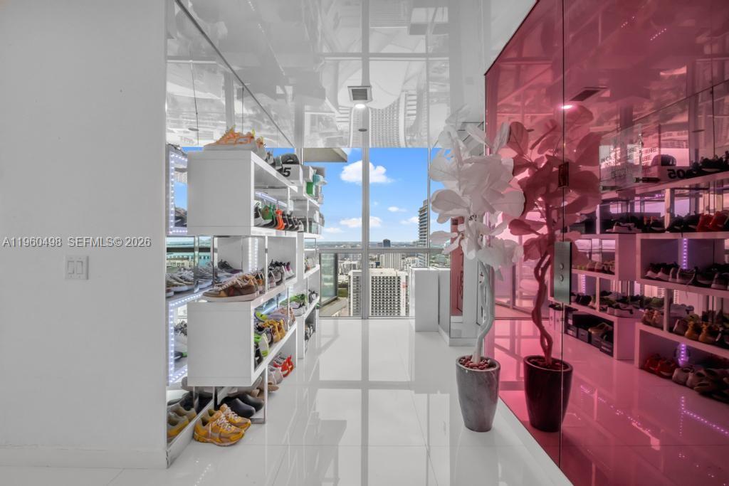 MARQUIS CONDO - Residential