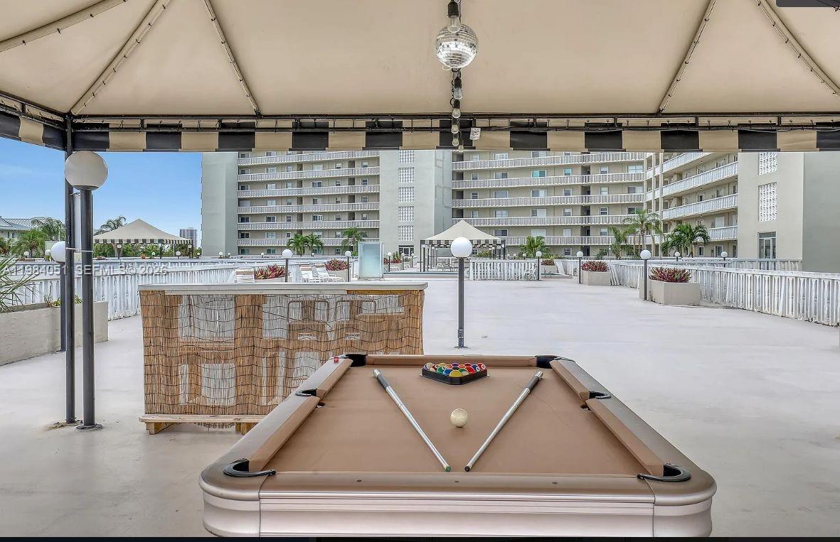 LAKE HARBOUR TOWERS CONDO - Residential