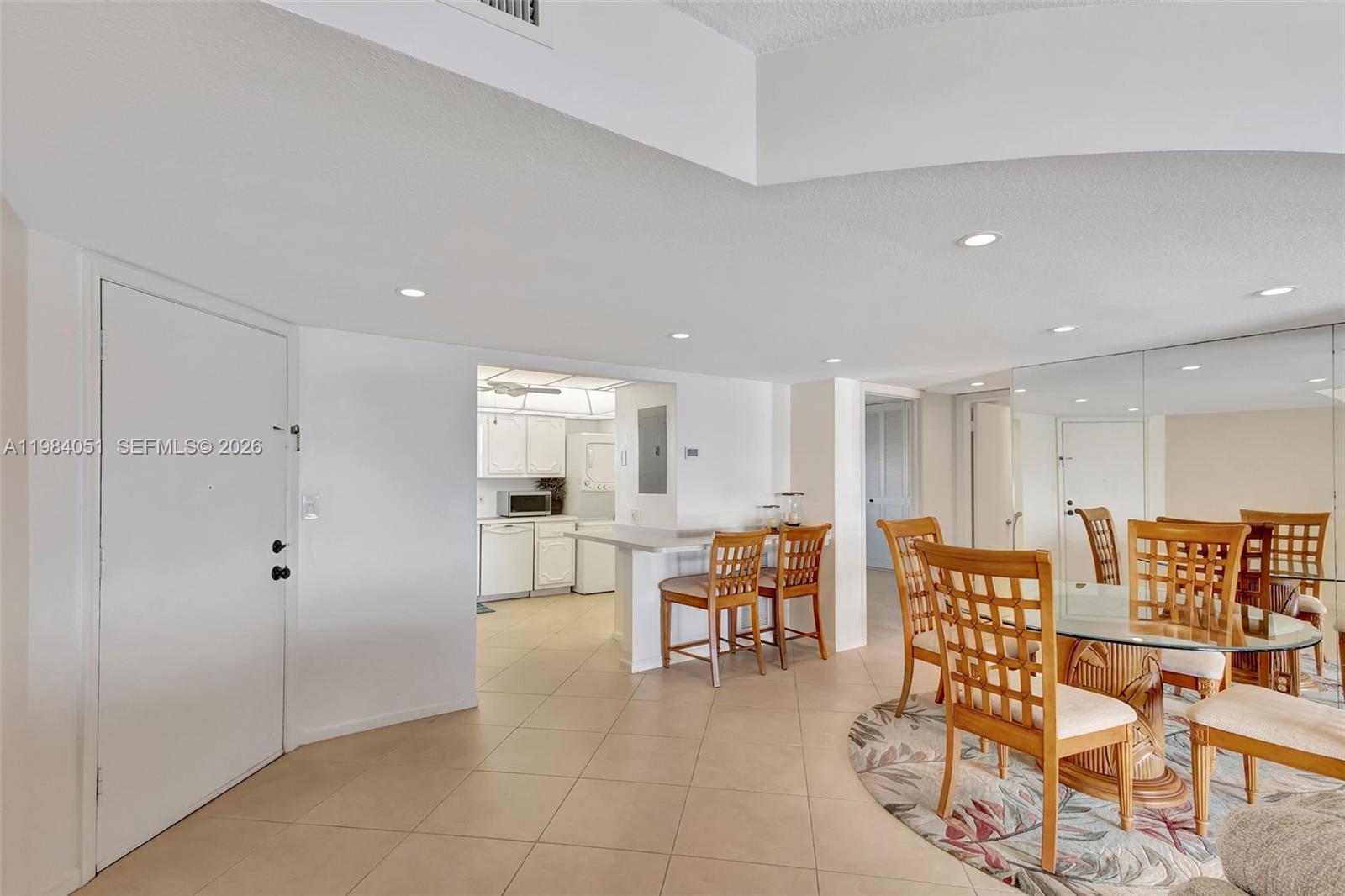 LAKE HARBOUR TOWERS CONDO - Residential